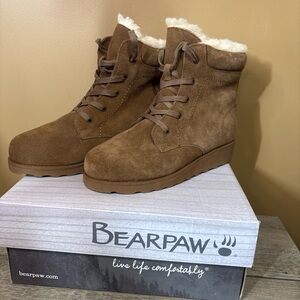 BEARPAW Phoebe Suede Sheepskin Lace-Up Hiker Boot Size 9 Never Worn 
Brown